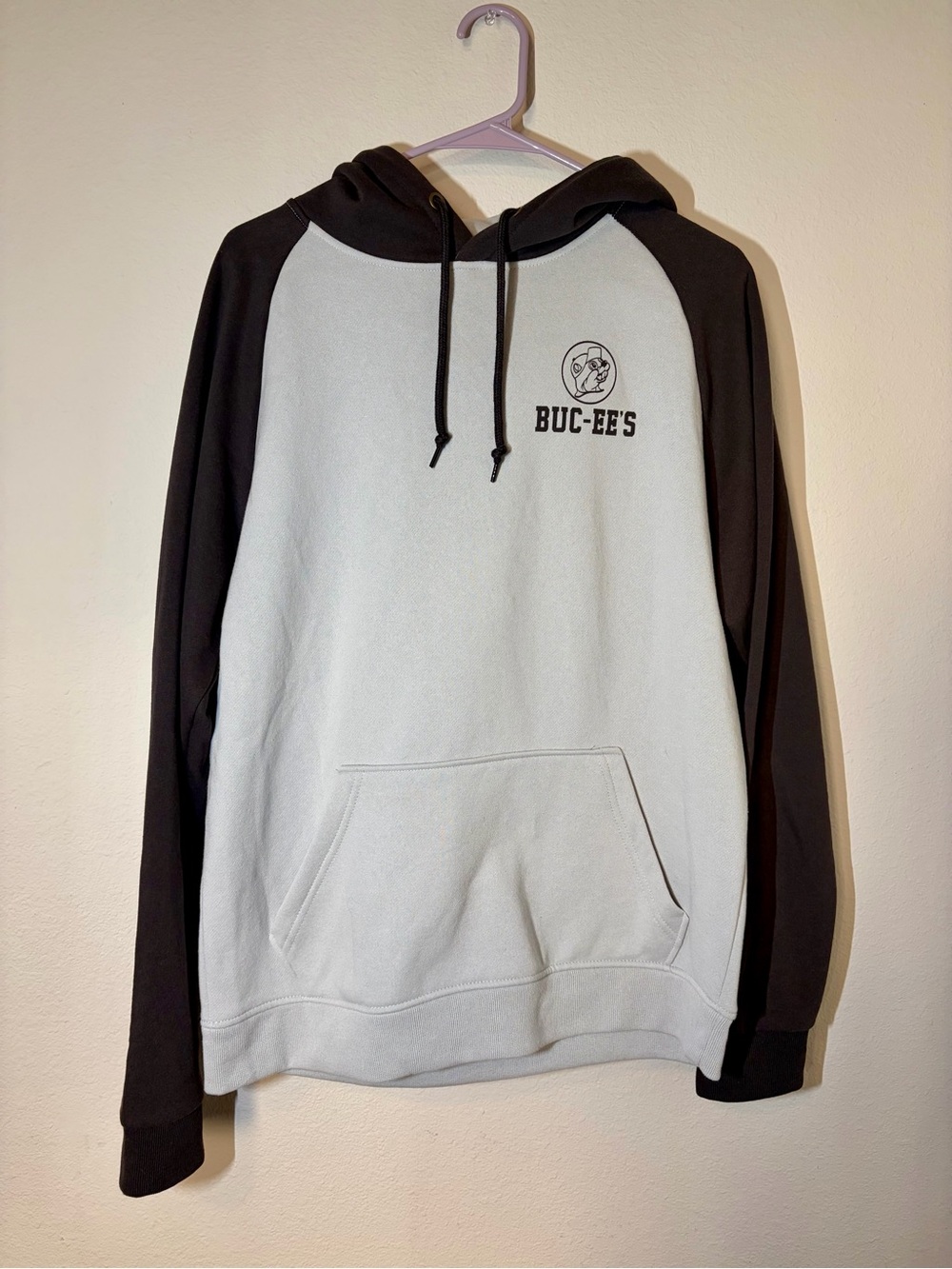 NWT Buc-ee's Black & Light Gray Raglan Hoodie Sweatshirt Size Medium